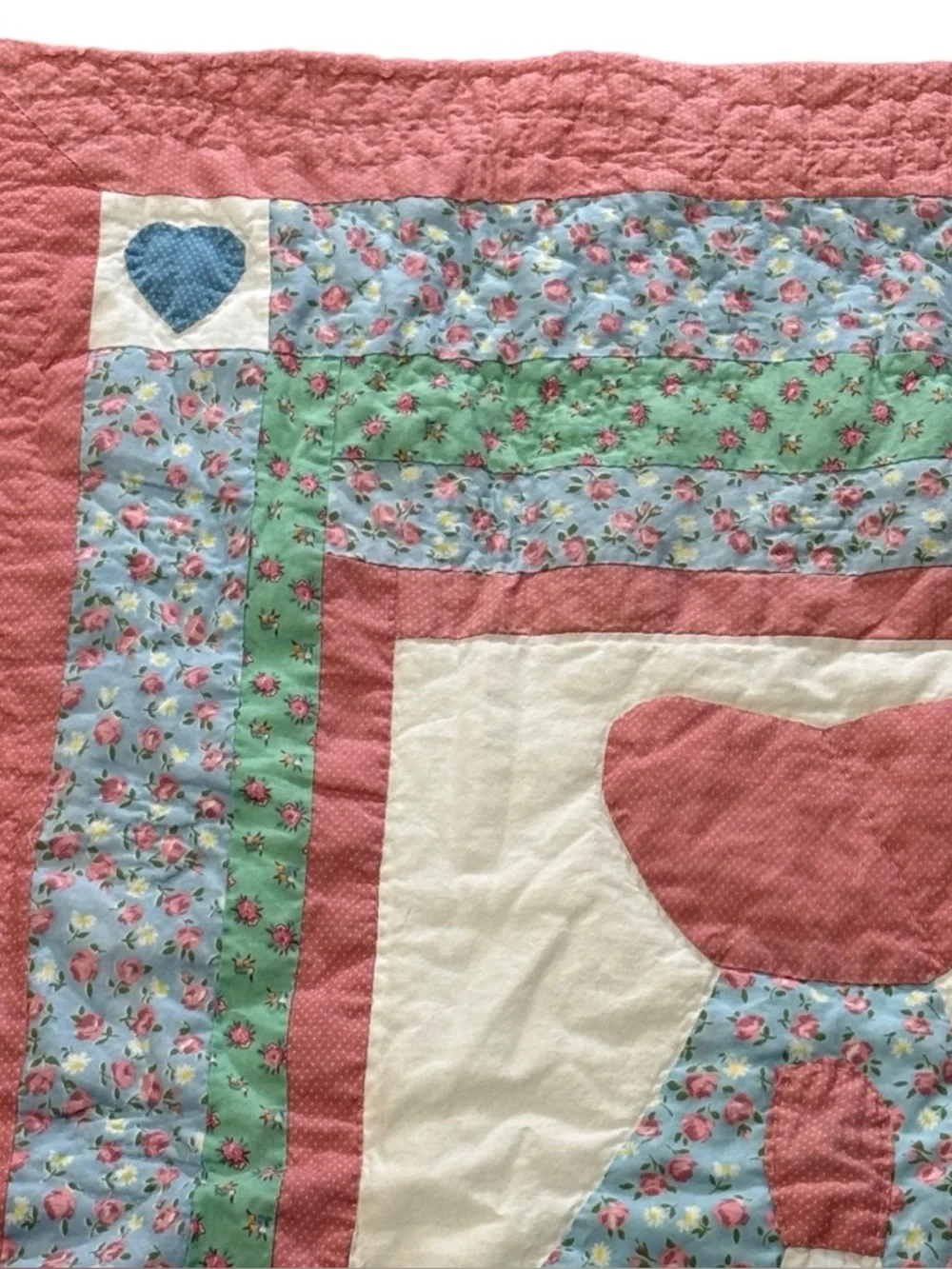 Vintage Britannica Sun Bonnet Sue Wall Hanging or Crib Quilt 28” x 38”